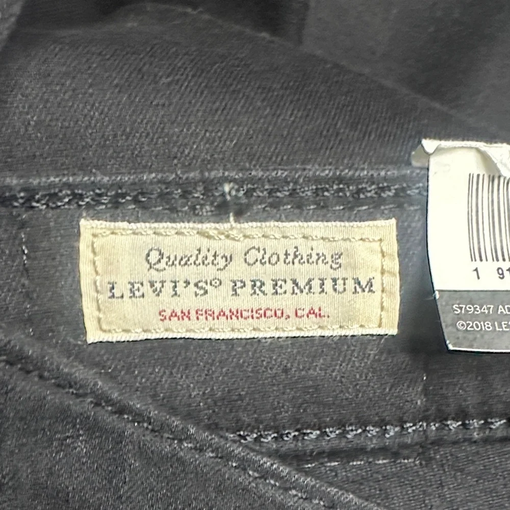 EUC Levi's Premium Black Skinny Jeans for Women - Picture 10 of 16